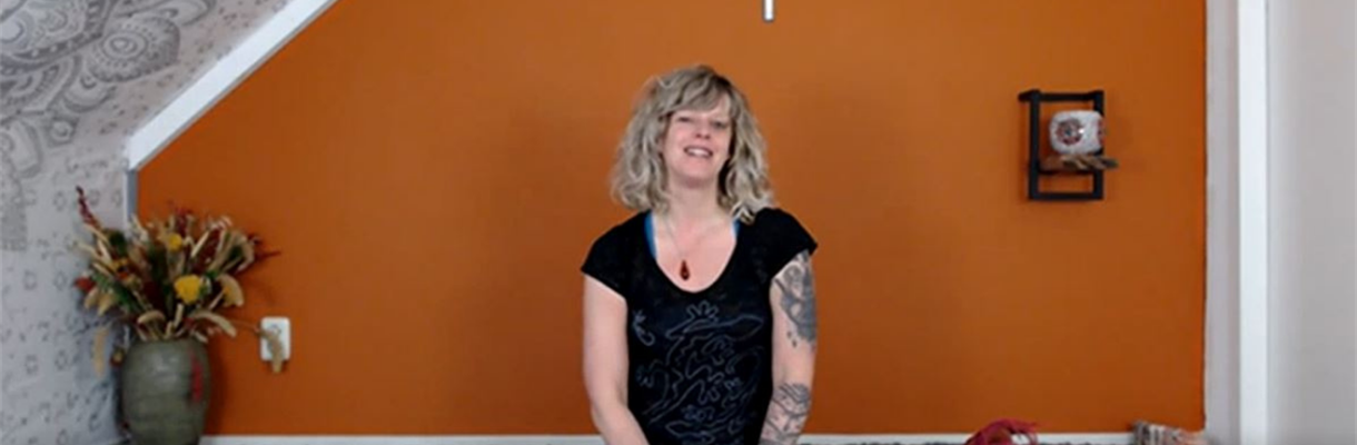 Yogales terugkijken - thema: als je er even doorheen zit