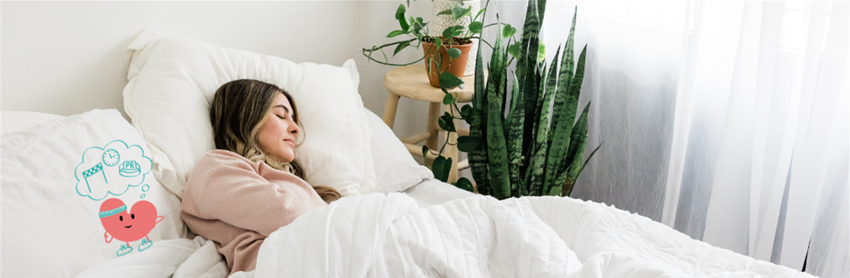 Vrouw ligt lekker te slapen 