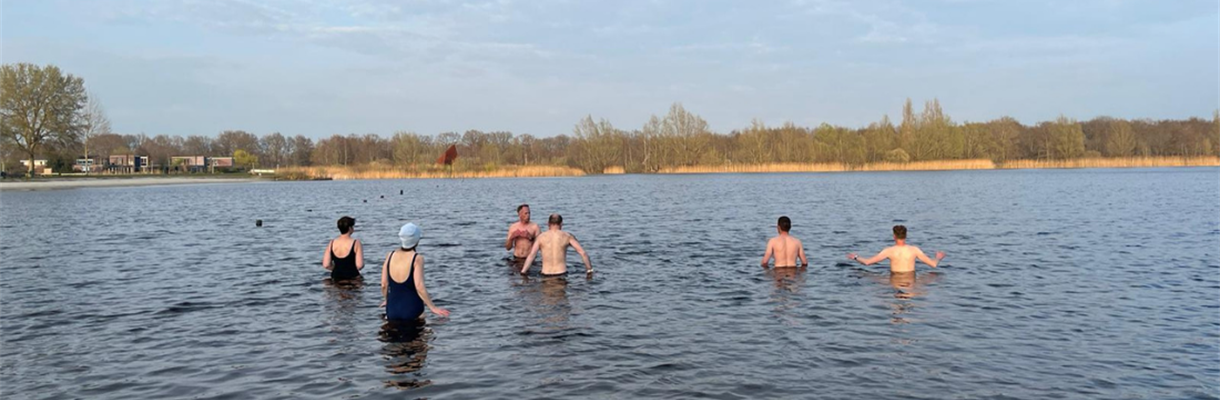 Brrr… zwemmen in ijskoud water...