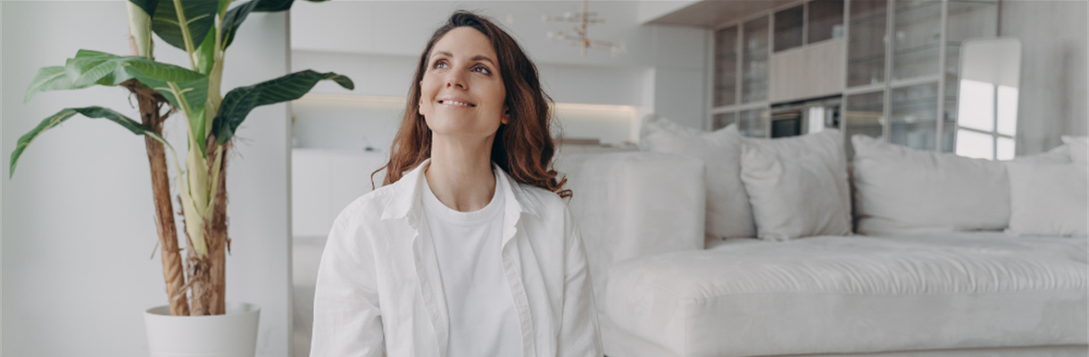 Vrouw in haar slaapkamer